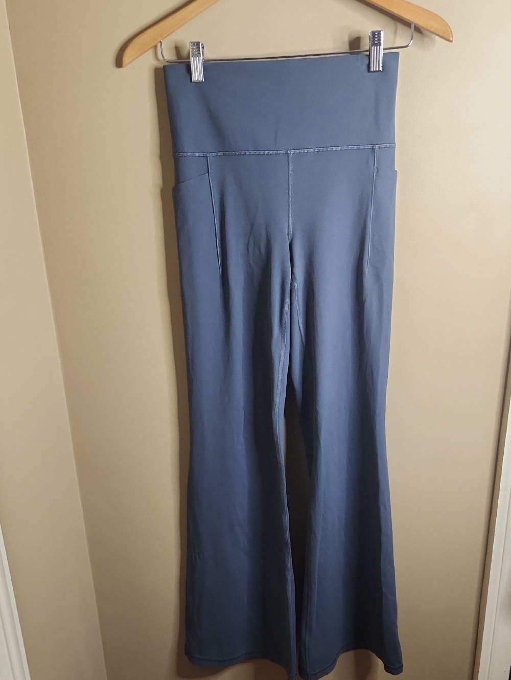 Athleta Salutation Stash Flare Pant in Granite Blue. Size S. #117449